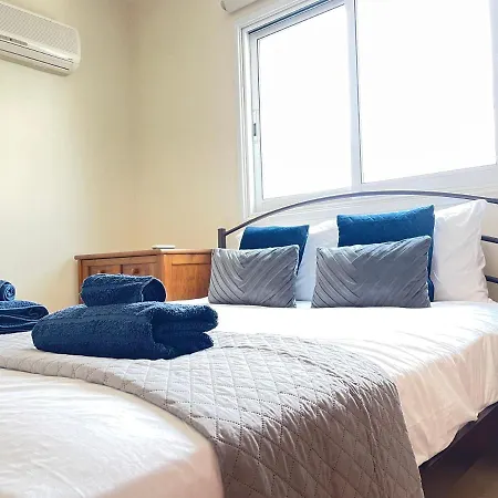 Anastasia لارنكا